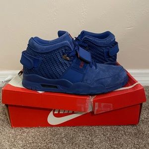 NIKE AIR TRAINER V CRUZ